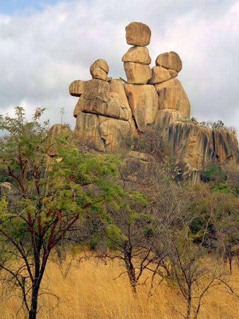 11. The hill known as Ilitshe lemikhonto/Ihloka elibomvu in Matobo is where the king worshiped Mwali. Ndebele armies appeased the king's ancestors before any military operations. The rituals were done under the supervision of the Mwali priests.