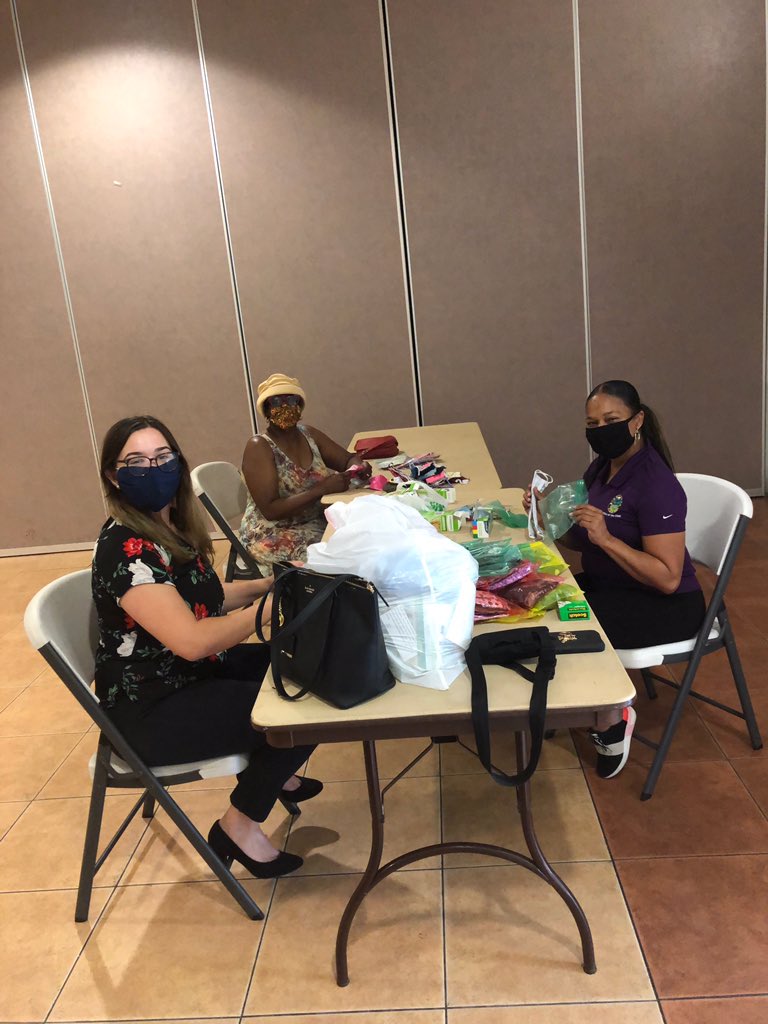 ElderAffairsMDC's tweet photo. Yesterday we dropped off masks to Charles Hadley Park to be sent to seniors with their meals! Thank you to our generous donors. If you would like to participate in our mask drive, email elderaffairsmdc@miamidade.gov https://t.co/radFpE7ATA