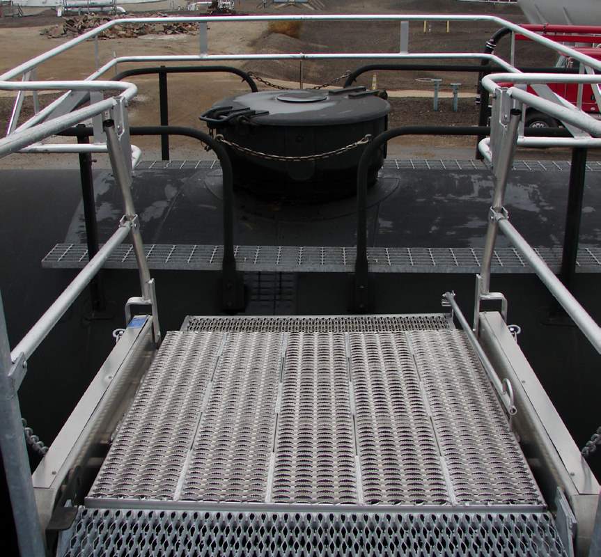 AtlantaFlow's tweet image. Access platform, gangway, and loading arm.  All from Atlanta Flow Systems.  We also offer overfill and grounding systems.  Everything you need to safely load or unload a truck or rail car.  Email us at sales@atlantaflowsystems.com