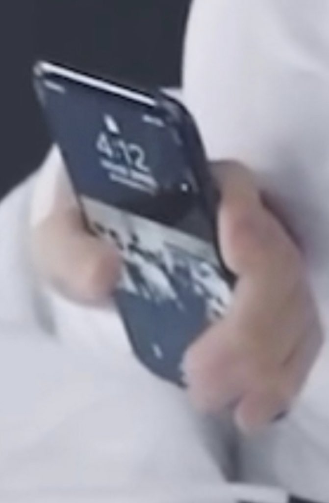 brightpeach522's tweet photo. Yixing still has exo as his lockscreen 😭😭😭 I miss my ot9 😭 https://t.co/a0XkvbdQGT