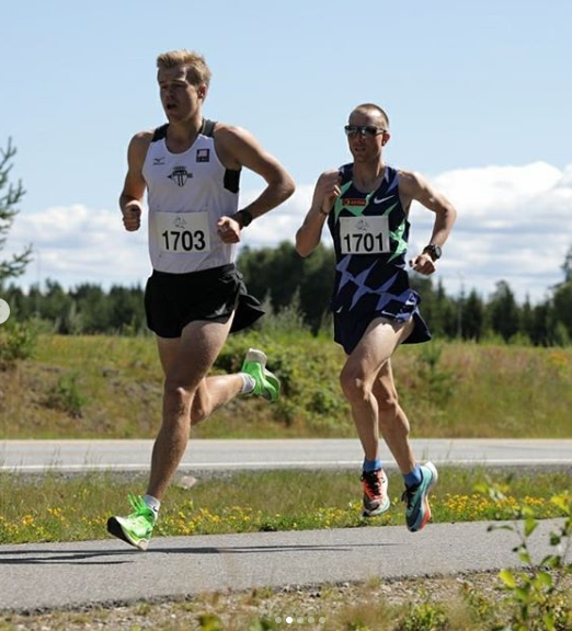 Running_Club's tweet photo. Mauvaise nouvelle ! 😨 
Le record d'Europe de l'heure sur piste battu vendredi par Sondre Nordstat Moen 🇳🇴 ne sera pas homologué ! ❌ 
En cause ? Les Vaporfly Next % qu'il portait sont désormais interdites sur piste. 

#athle #running #RunningClub https://t.co/XAUcZ6UBq0