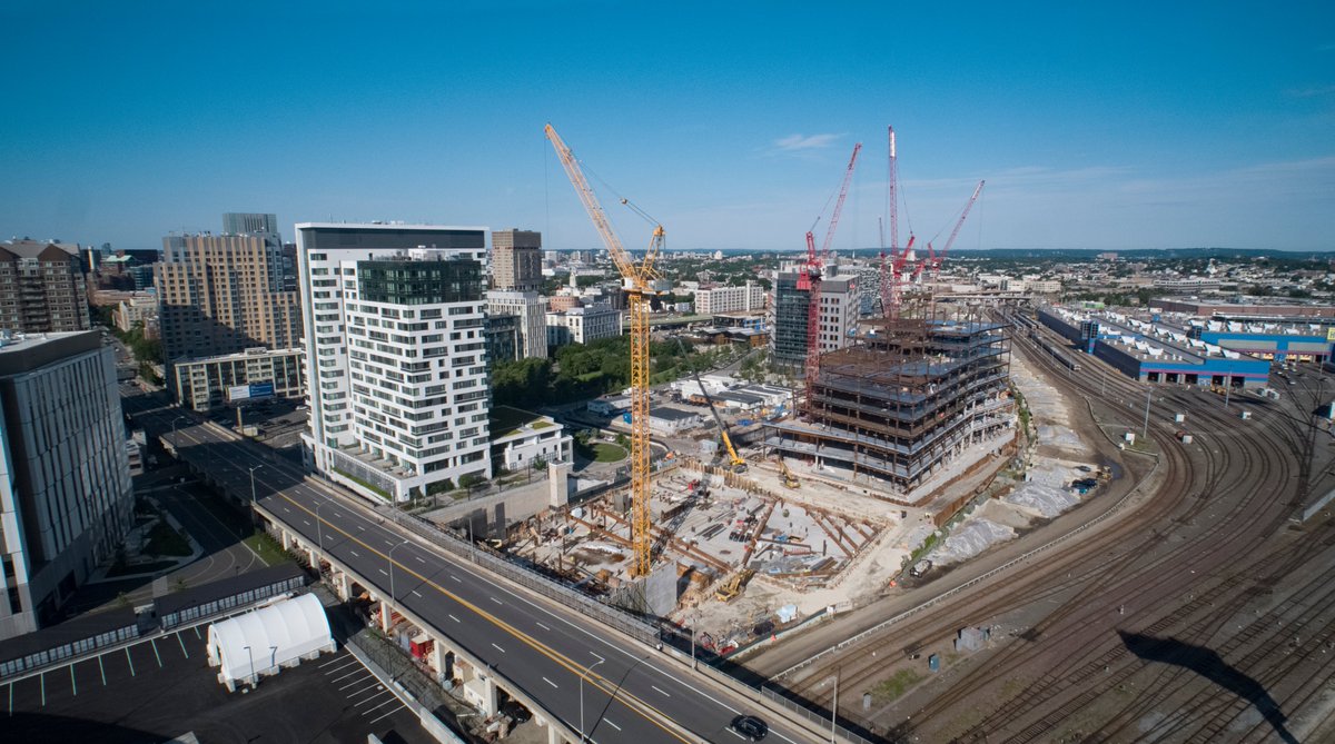 CXCambridge's tweet photo. 350 Water Street is reaching new heights🏗️
This science and tech building is one of two buildings @sanofi will call home. We can't wait for them to join our community💛 #CXTogether #TourTuesday
📷@BostonVirtual + Mark Flannery Photography https://t.co/aJAszQesNN