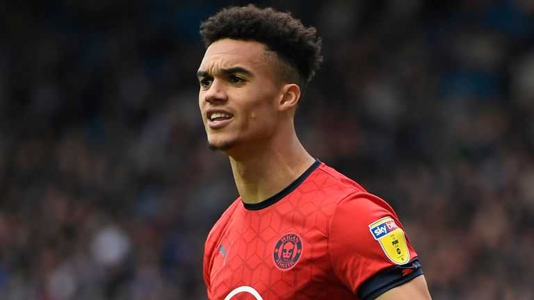 FandomLiveSport's tweet photo. Sheffield United close in on Wigan's Antonee Robinson, four PL clubs want John Lundstram

👉 https://t.co/MFyBz60uT3

#fandomlive #fandomlivesport #fandomlive_news #sports https://t.co/9iDSEsHPX4