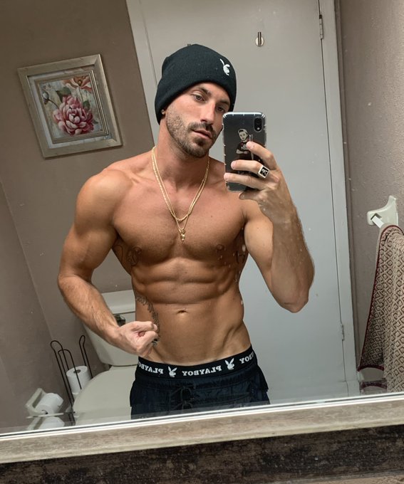 Shredded like cheese... first 10 people to DM me get a free one day trial link to my @OnlyFans I&rsquo;m in<a href="/tag/gay"class="tags"><span>#gay</span></a><a href="/tag/bi"class="tags"><span>#bi</span></a>