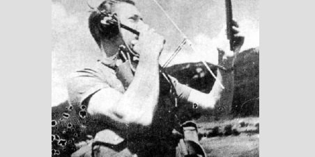 SOEhistory's tweet photo. SOE developed the S-Phone which allowed a pilot or radio operator on an aircraft to communicate by voice with the "reception committee". Pictured is a ground unit comprised of a transceiver and batteries. #SPhone #WW2 #SOE #SpecialOperationsExecutuve

https://t.co/Ro1KbDUKF3 https://t.co/Ftr0U0LfoP