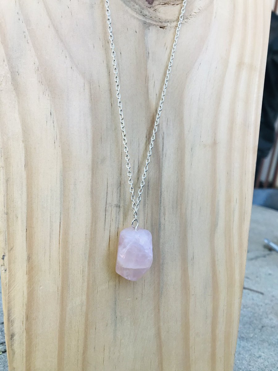 SilverboxJ's tweet photo. A gift of true love gift set for babes. Rise quartz for true love ,self esteem &amp; confidence.Freshwater pearls for loyalty &amp; friendship. #TRUELOVE #love #lovestory #giftforher https://t.co/OTlcIASlUx