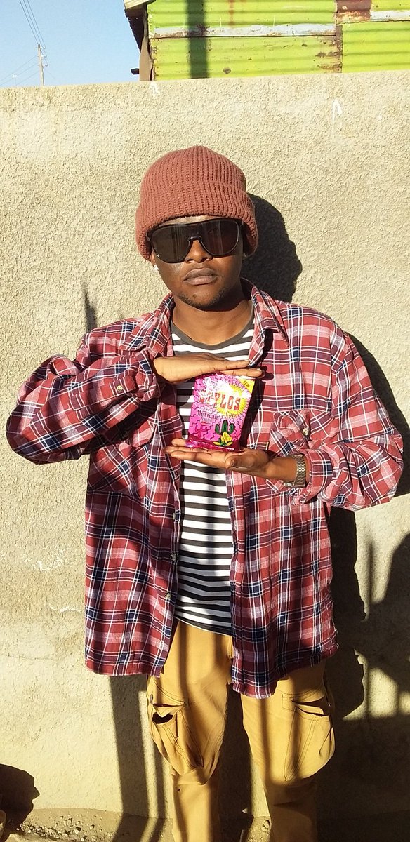 PhoenixKidd's tweet image. While the world is celebrating the new  5G network ...I chose to celebrate the new age crispy fresh snack "Stylos" Mexican sweet chilli...@halaalSA1 @SANHA_Halaal