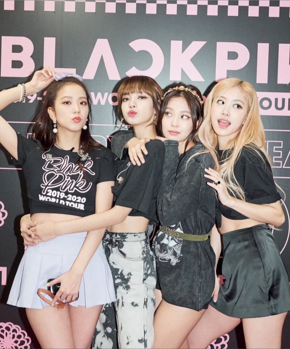 always with the pinks <3 #ExaBLINK  #ExaBFF  @BLACKPINK