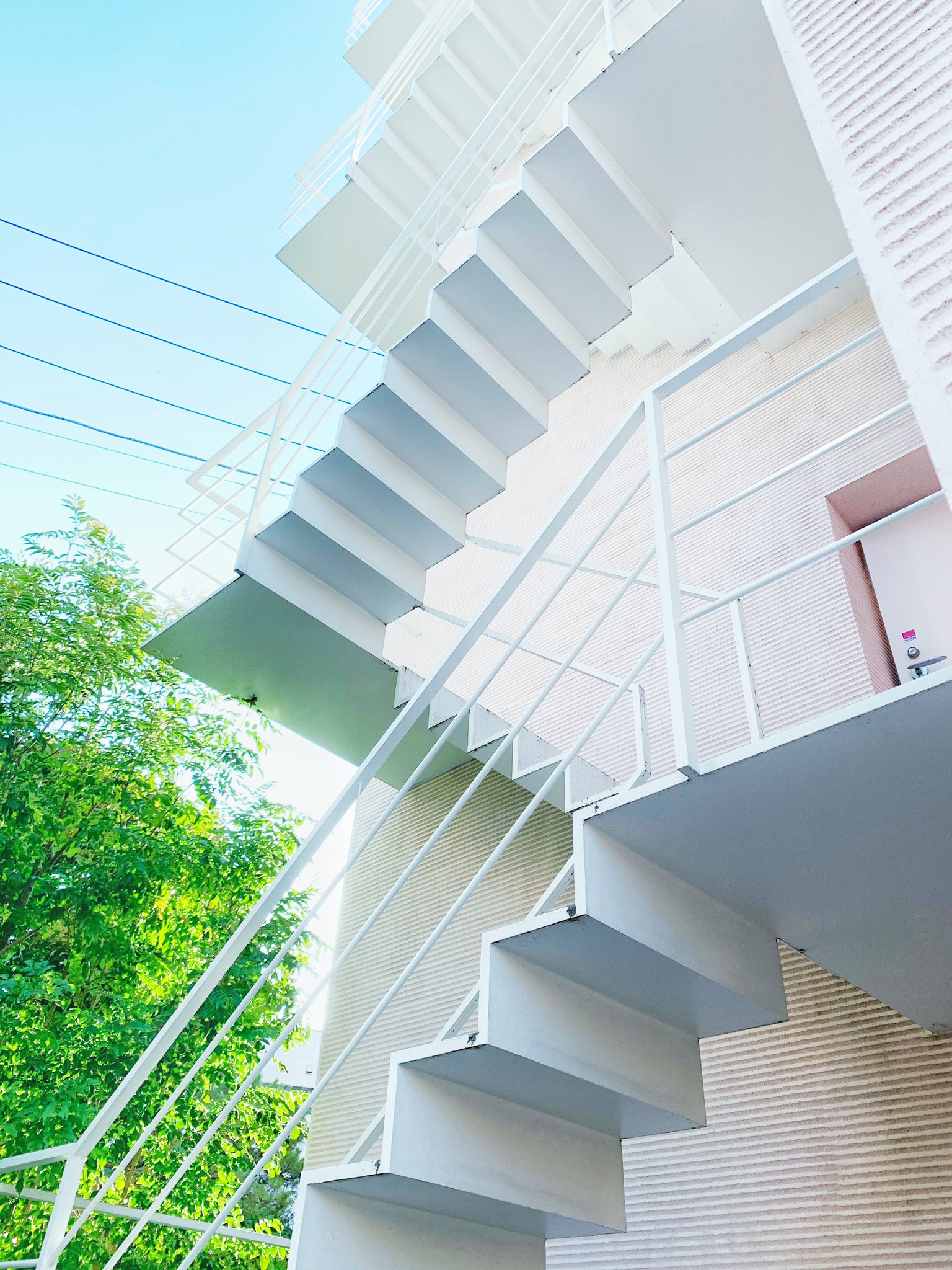 げーしー 美しき屋外階段 ササラが無い Stairs Steps 階段 屋外階段 白 White ササラレス Igersjp Japan Japanese Tokyo Architecture T Co Fe7rycz34a Twitter