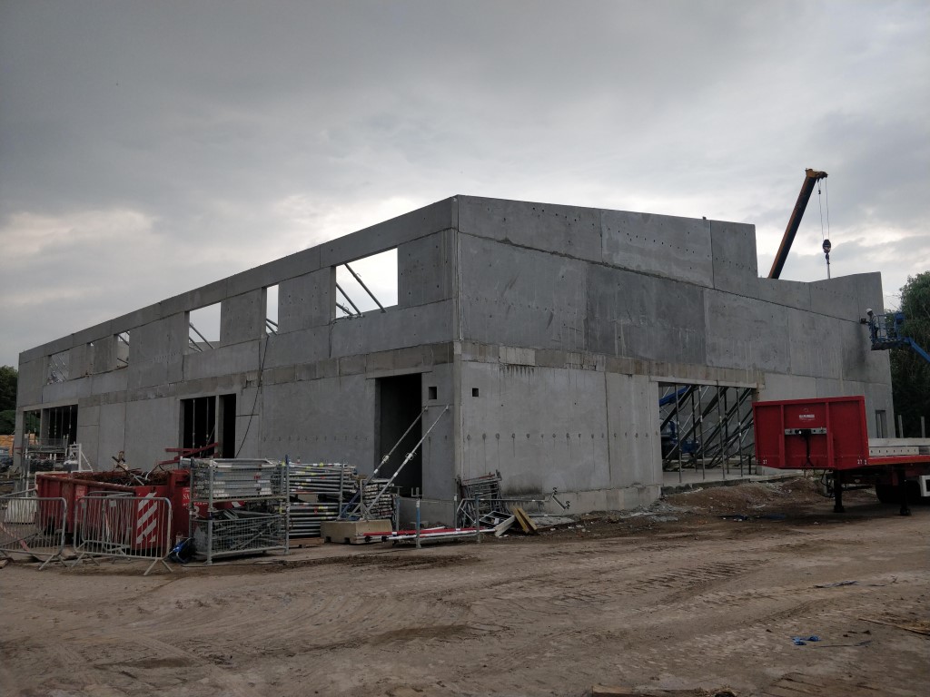 ImcaSampers's tweet image. The VEG-i-TEC research building is beginning to take shape. The first process line (fresh-cut washed dried packaged) has been ordered. Feeling so excited... @VLAIO_be @InterregFWVL @GoToS3  #vegitec #ugentcampuskortrijk @provinciewvl  @FbwUGent