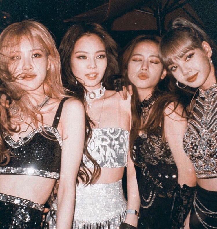 their beauty is just PERFECT #ExaBLINK  #ExaBFF  @BLACKPINK