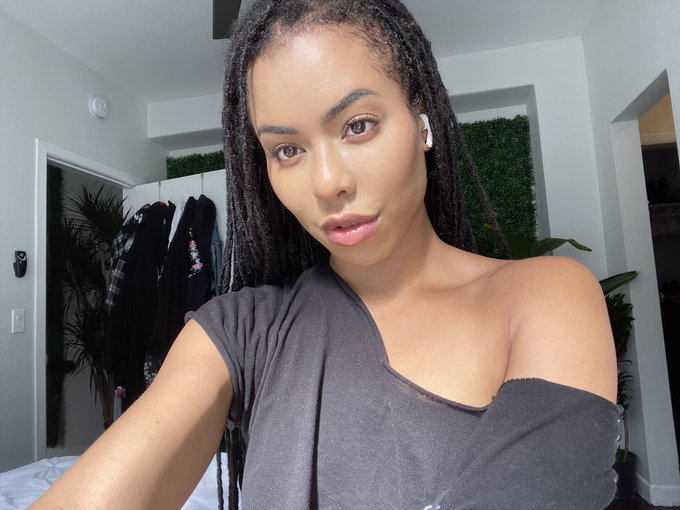 2 pic. is there a conspiracy theory that I was killed and replaced a while back because um https://t<a href="/tag/mvsales"class="tags"><span>#mvsales</span></a>