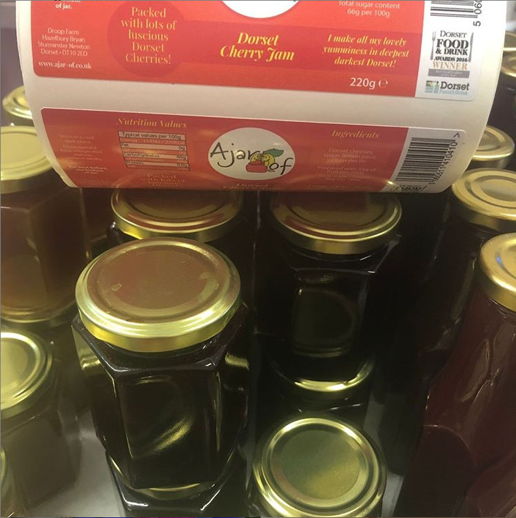 DucksFarmShop's tweet photo. Tracey from @AjarOf1 thinks its important to use Dorset produce in her jars of jams, chutneys & sauces. Thats why she uses @DorsetDairyCo in her salted caramel sauce (available to try instore today) & Cherries from Milton Abbas in her cherry jam #ajarof #dorsetproduce #dorsetlife https://t.co/Gqe6BIilrz