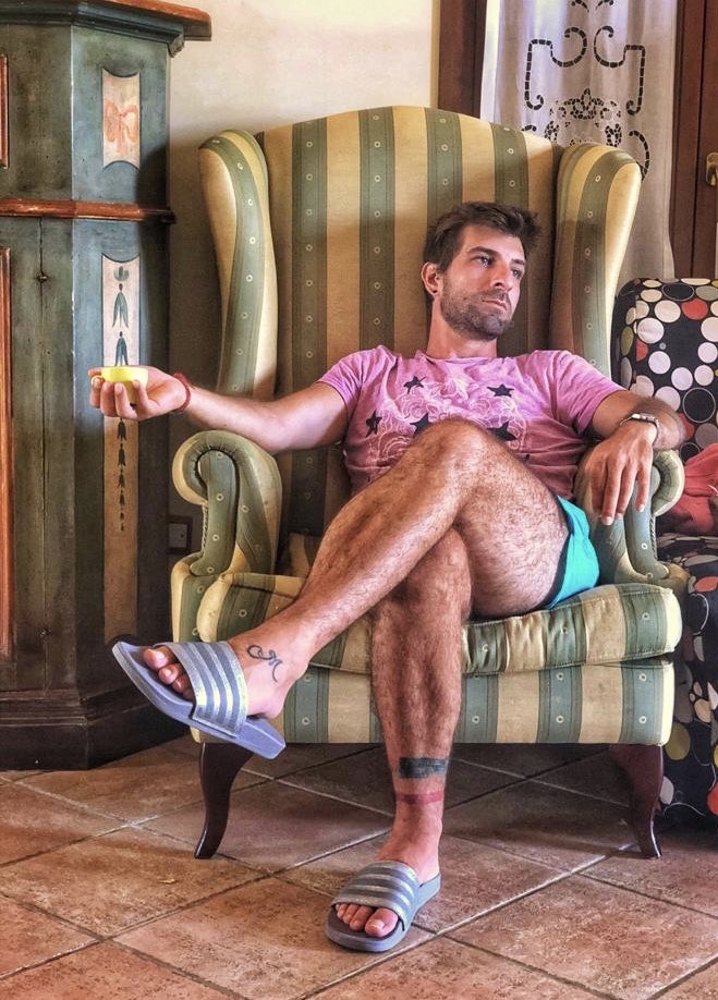 Mirkomik88's tweet photo. “La felicità ad agosto” #portrait #agosto #scazzo #caldo #nunmafiruchiù #noia https://t.co/LB76d6cwxG