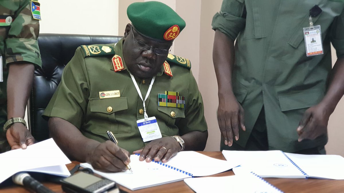 O Xrhsths Eye Radio Sto Twitter Cdf J J Okot On Tuesday Signs Harmonized Command Structures Of The Armed Wings Of The Main Parties To R Arcss Harmonization Covered Strategic Operational And Tactical