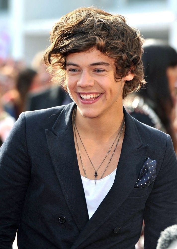 harry styles but he gets older the further u scroll: a thread