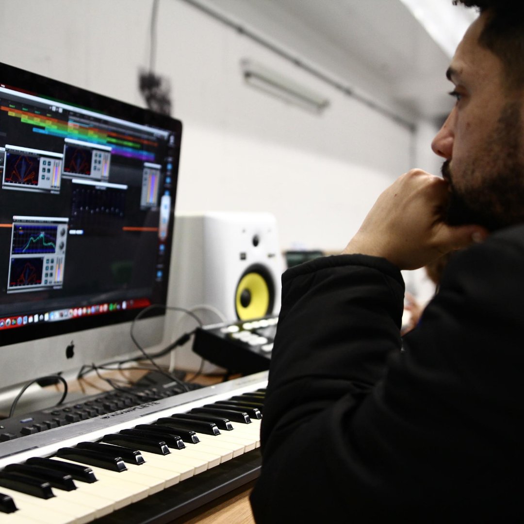 Pull up to Theatre Peckham for an experimental live performance project fusing theatre, live music and spoken word – led in partnership with <a href="/HackneyEmpire/">Hackney Empire</a> &amp; <a href="/bornfreeLDN/">BORN::FREE</a> 
 No outcomes, no expectations – just good vibes.
Wednesday 26-Friday 28 August, 1pm
bit.ly/33Oy7n9