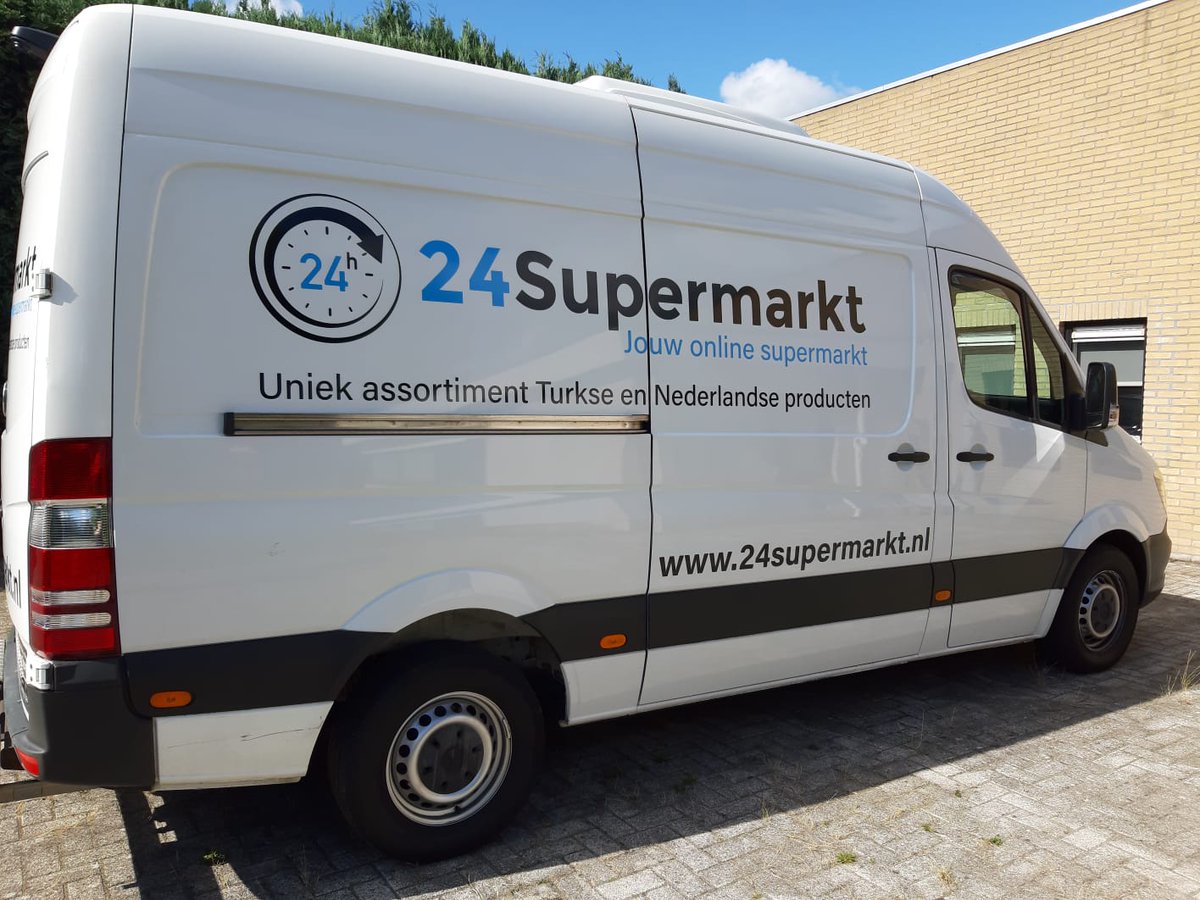 Autobeletterd's tweet photo. De nieuwe online supermarkt voor Turkse en Nederlandse producten, #24Supermarkt kan werken aan zijn naamsbekendheid. Met deze nieuwe #autobelettering op de #Mercedes Sprinter zal met iedere gereden kilometer de bekendheid toenemen. Ook opvallen? https://t.co/wfpa3war1z https://t.co/Z28EjMHcVG