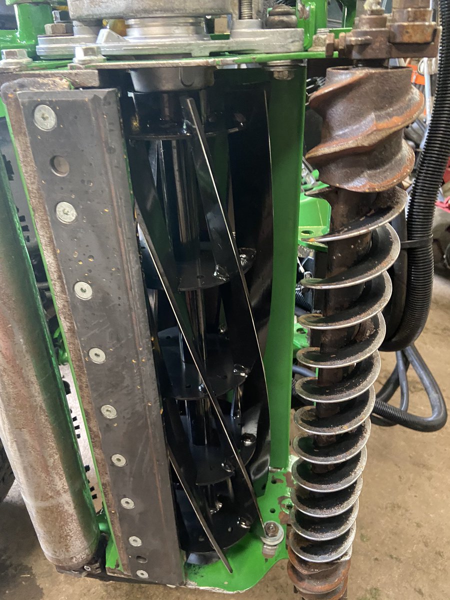 ADuncan78409012's tweet photo. Machine overhaul for our fairway mower @ThorntonGolf. Thanks to our friends @DoubleATrading on a top job๐and supplying a back up machine while it was away #Crackingservice โณ๏ธ https://t.co/AUr3tvN2ux