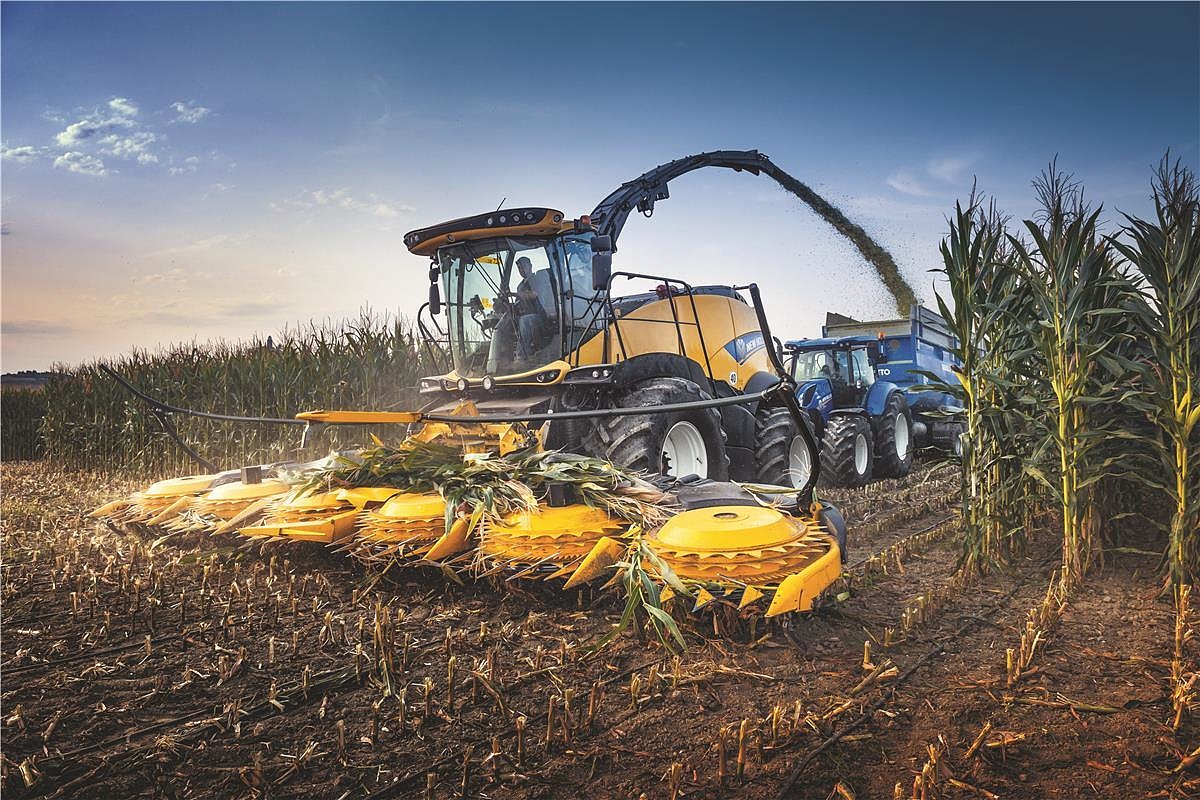 Get huge horsepower, amazing comfort and massive performance in corn with the FR920 Forage Cruiser from New Holland. bit.ly/2EZG1zA