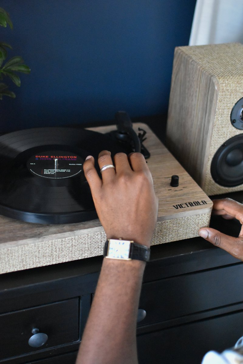 MensStylePro's tweet photo. Check out our review of the Victrola 3-Speed Record Player c/o @WorldWideStereo - https://t.co/q3PWIF534q

#style #music #vinylrecords #MensStylePro #WorldWideStereo https://t.co/She21vKh3y