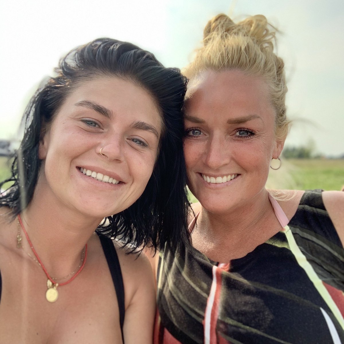 Samantsteenwijk's tweet photo. Kom ik ineens dit lekkere wijffie tegen op de Vinkenveense Plassen 🚤🚤🚤🚤 @RoxeanneHazes 
#VakantieInEigenLand #BootTrip https://t.co/h8fdanhQlA