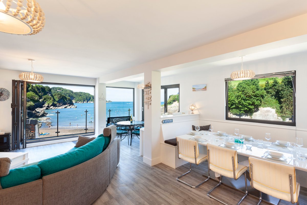 JSNorthDevon's tweet photo. 🔥 COMING SOON! 🔥
📍 Combe Martin
💷 Excess £650,000
A superb #beachsideproperty in a fabulous location, enjoying simply stunning #seaviews and direct access onto the #beach- please contact us to register your interest 01271 325153! 🌊💙🙌
#ComingSoon #HotProperty #Devon https://t.co/yo2leqOnX7