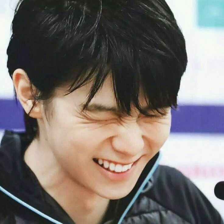 a thread of yuzuru smiling to brighten up your day !! <33