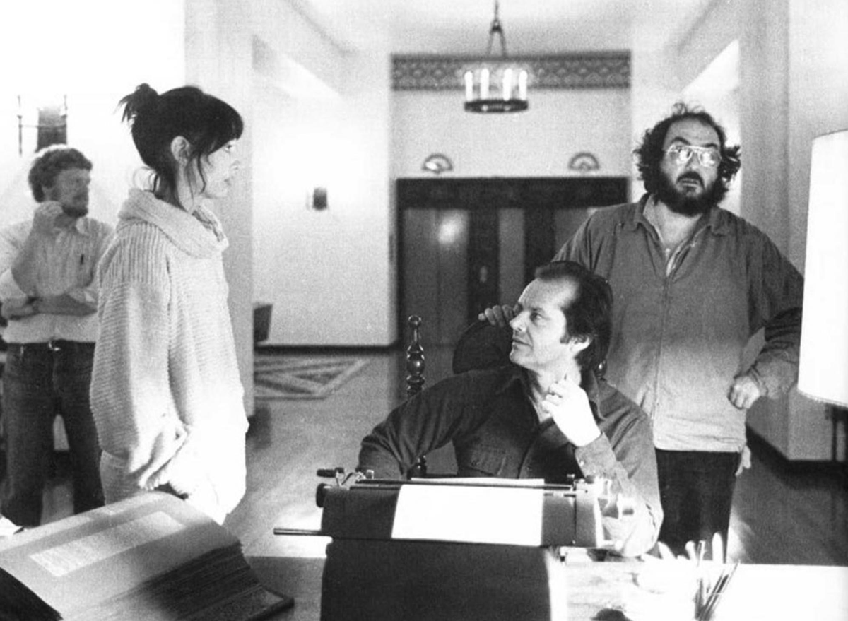 DubScenper's tweet photo. –Por favor, alguien que tenga cinta para la máquina de escribir del señor Nicholson.
–Y tippex !Que estoy muy loco!

#stanleykubrick #jacknicholson https://t.co/cs09n0Hcb8