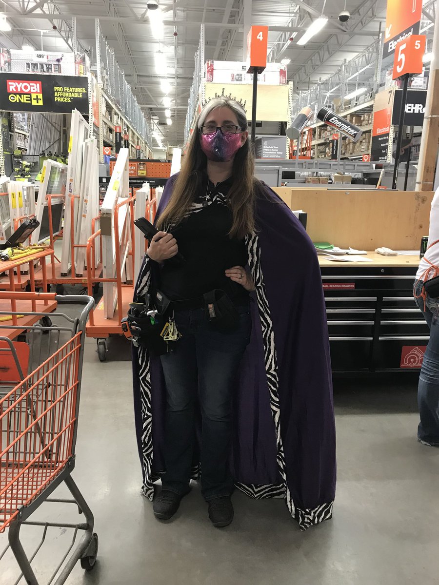 Shyllamas's tweet photo. Last day at my wonderful 3309 with my amazing store and team #ONETEAM  thanks for the memories @HD_dslater @Peggyk3309 @inezp83 @ShellyColonna @THD_SteveMitch @AGARCIA8808 @THE_JON_LOHMANN https://t.co/s3TQ1bt0Cm