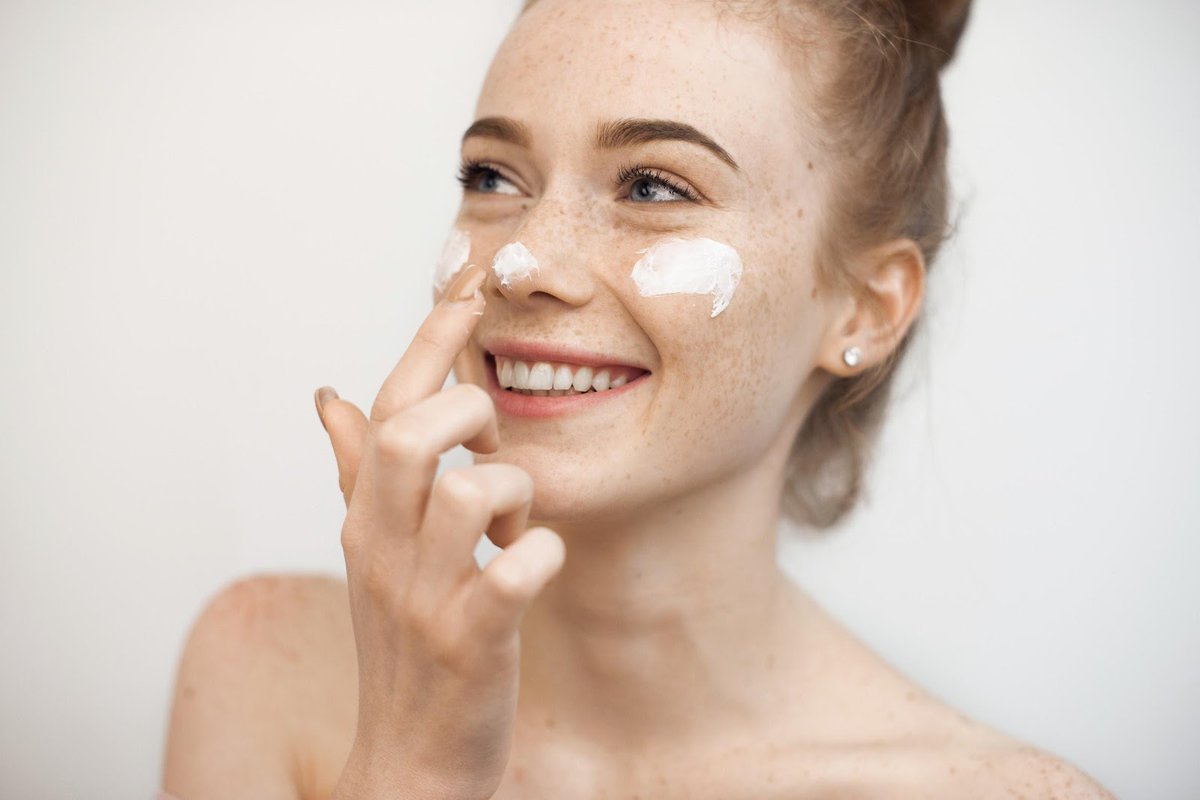 vivemedspa's tweet photo. Throughout the exciting, hectic time that is your 20s, you may let your skincare slip. But you don’t have to! Check out our latest blog on the best skincare tips for your 20s here! https://t.co/9QRe9Wr5bd https://t.co/TBhLtugaGR