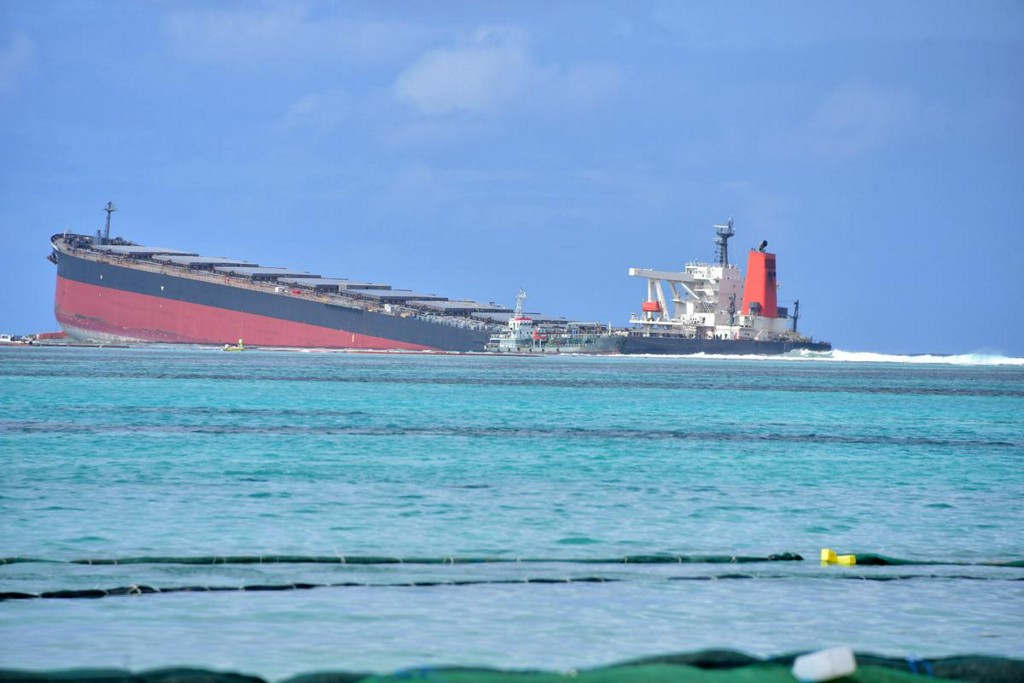 Reuters's tweet photo. Japanese ship that caused Mauritius oil spill passed annual checks https://t.co/7rOLfC0WbW https://t.co/ynIQSt3q6C