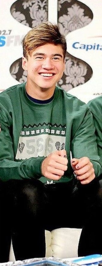 pictures of smiley calum~a thread~