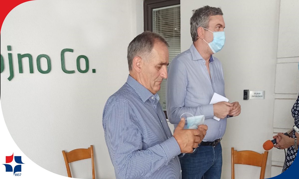 Privrednakomora's tweet photo. Program #mojaprvaplata koji će realizovati Vlada Srbije u saradnji sa PKS, startuje sledeće nedelje, a kompanija Sirogojno jedna od prvih  koja će otvoriti vrata svoje fabrike mladim nezaposlenim srednjoškolcima i fakultetski obrazovanim ljudima. 
👉🏻https://t.co/QZGwPGpGV9 https://t.co/OnBjvZ3Vir