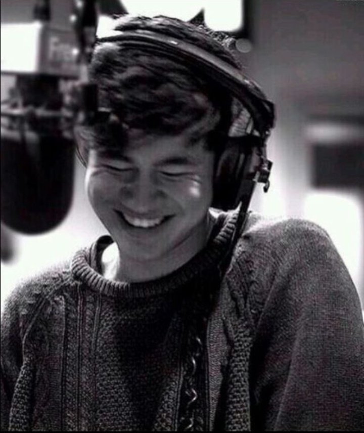 pictures of smiley calum~a thread~