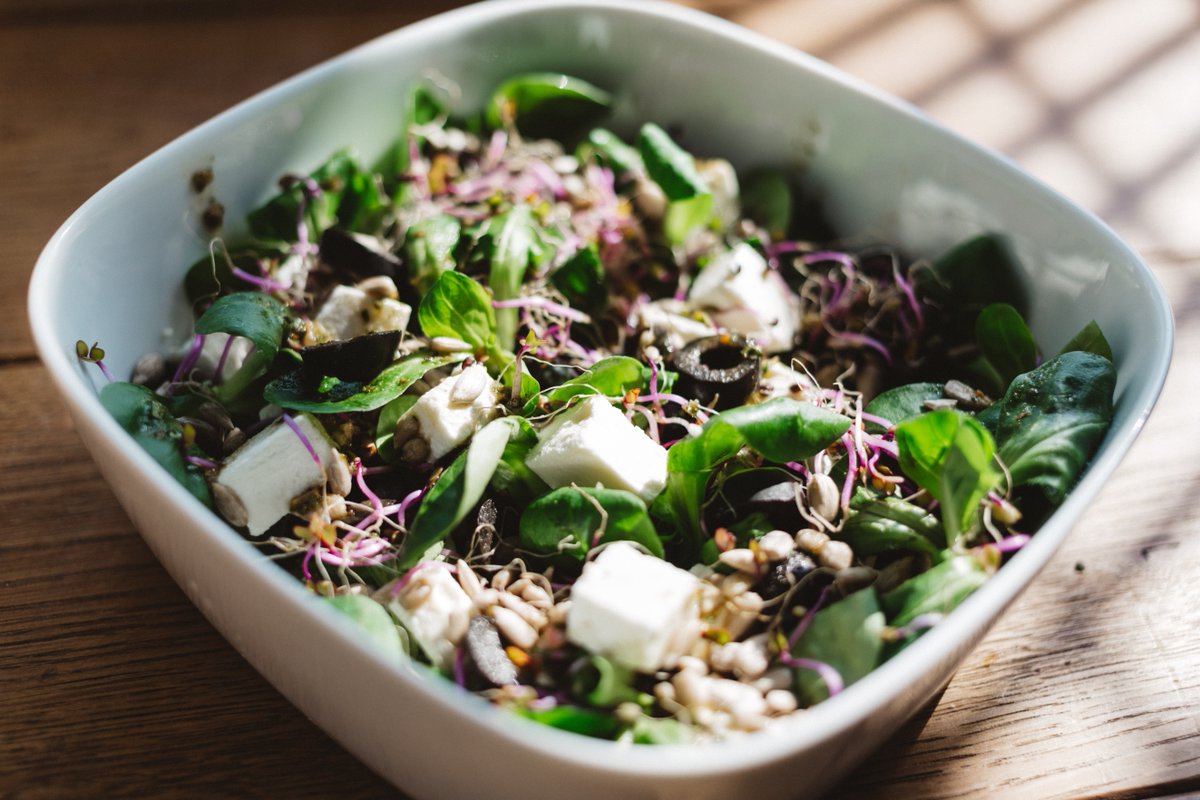SMART2_0Study's tweet photo. Save this SMART meatless recipe to try this week!
- 1 cup spinach
- 4 oz. tofu (cold or sautéed)
- 1/4 cup sprouts/microgreens
- 2 tbs sunflower seeds
- black olives, to taste
Combine all ingredients together and top with olive oil, white vinegar, and salt and pepper.
#SMARTeats https://t.co/3zgZDJMksi