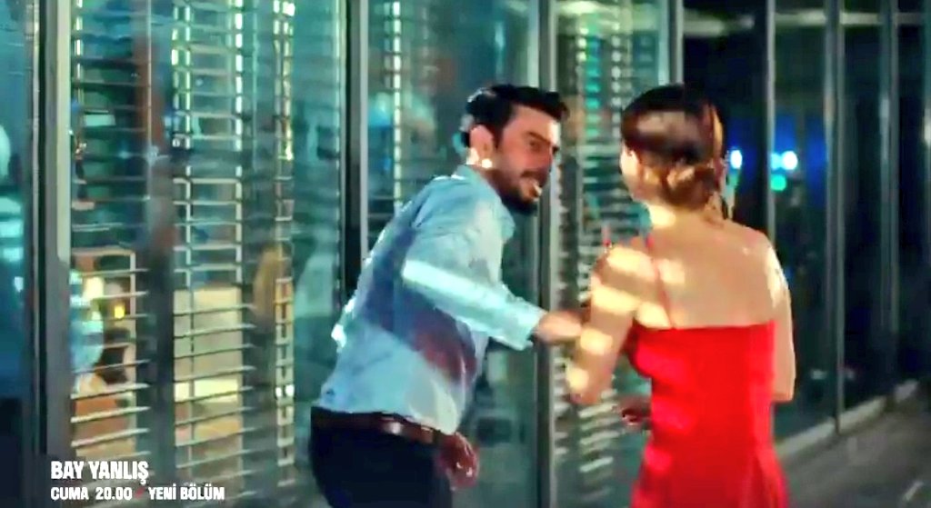 CanYaman_97's tweet photo. Pislik stay away from my sweetheart 😁🤩 Dishoom 👊

#BayYanlış #EzGür 
#CanYaman #ÖzgeGürel
#ÖzgürAtasoy #Ezgiİnal https://t.co/STDOcbQ1qW