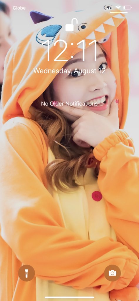 45. Do you have them as your locksreen? Dubu, yes. This one.  #ExaBFF  #ExaONCE  @JYPETWICE