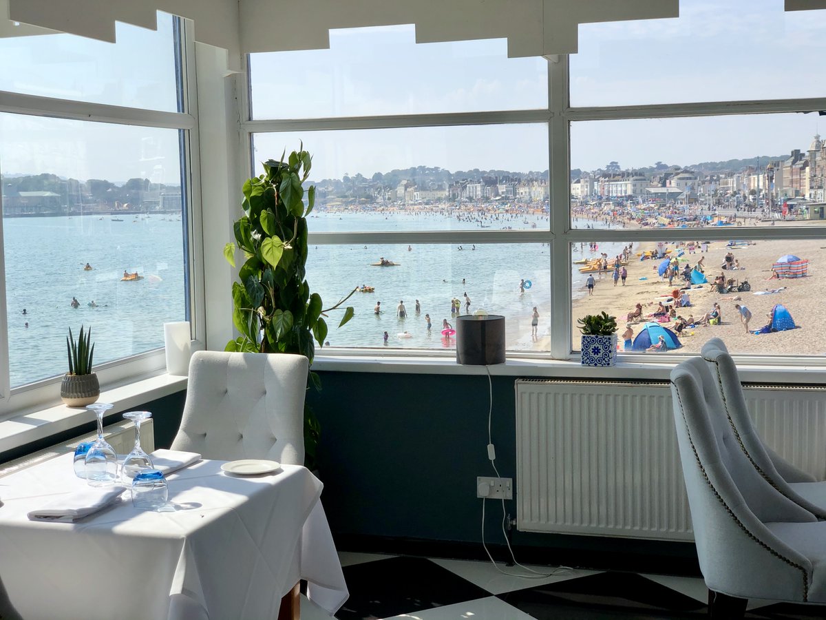 AlMoloWeymouth's tweet photo. Weymouth beach was looking very busy today.
#weymouth #summer2002 #weymouthbeach #UKHeatwave https://t.co/kyrWSOH4K2