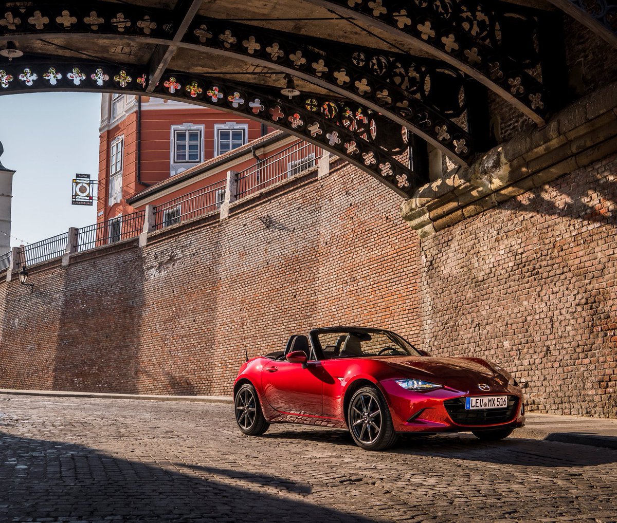 MazdaSCQ's tweet photo. Disfruta de la nueva normalidad al volante de esta maravilla de la ingeniería. #Mazda #MX5 #Noyastar #Santiago https://t.co/M6B1A3lGCs