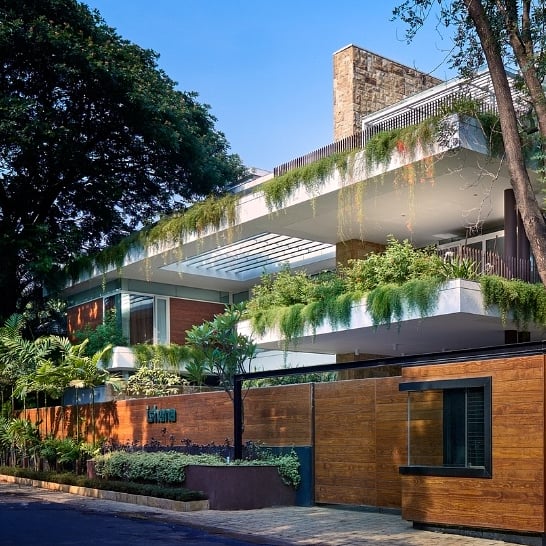 #OMBrick
•Casa de jardines flotantes / Niraj Doshi Design Consultancy 
•Pune, India 🇮🇳
•📷: Hermant Patil 

#arquitectura #desing #architecture #arquitecturaydiseño #art #housedesign #innovation #designinspiration #exteriordesing #archdaily #photographyarchitecture