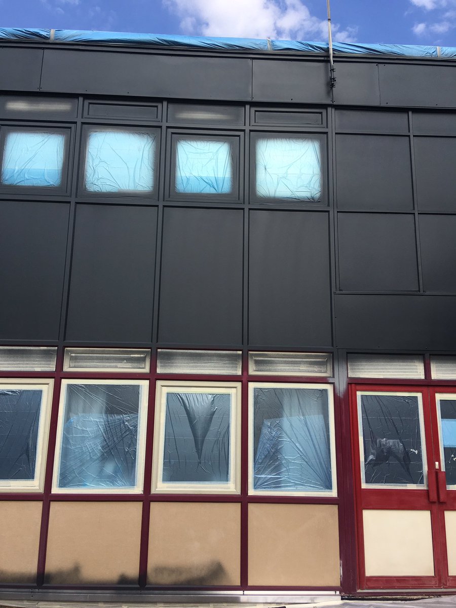 As well as the construction of the new build extensions and internal refurbishment of the school, we are also giving some of the existing faćade a facelift 💁‍♀️💁‍♂️💅 <a href="/YGBroMorgannwg/">Ysgol Y Fro-Uwchradd</a>