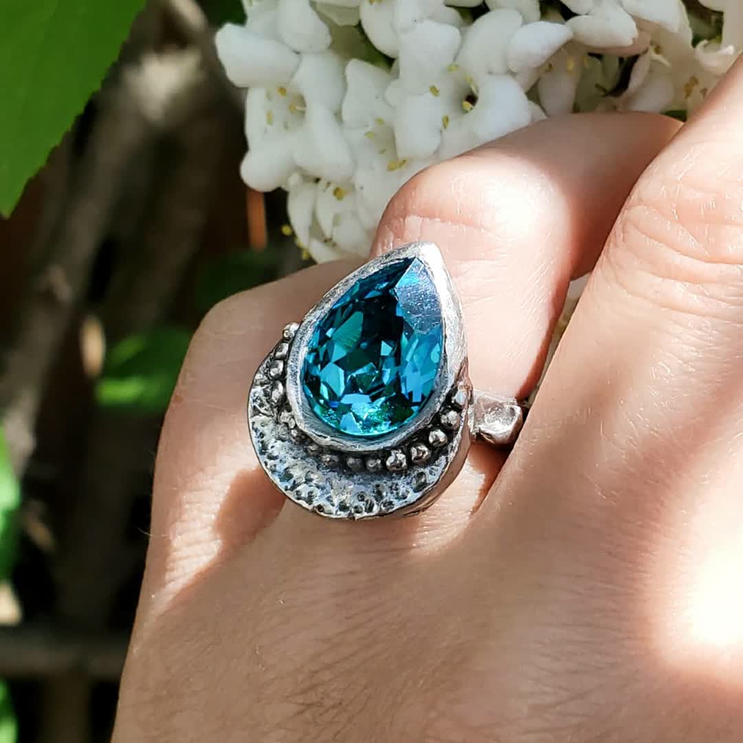 💙My most Popular Ring💙
∙
I wonder why 🤔? 
∙
👇Check it out and tell me your thoughts 👇
godlynaturesjewelry.com/products/blue-…
∙∙
∙∙
∙∙
#celestialjewelry #moonjewelry #fantasyjewelry