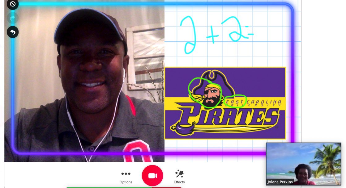 🚨BREAKING 🚨 
@Flipgrid both Synchronous &amp; Asyncronous🤯 
How to Synchronous (Live): 
1️⃣ launch your video (Zoom, Meet, Teams, etc)
2️⃣ open Flipgrid 💚camera, click effects 
3️⃣ use the NEW split screen feature  to talk plus annotate your content lesson LIVE! #FlipgridForAll