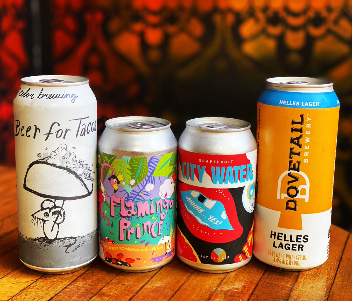 simonesbar's tweet photo. Hey you. All packaged craft beer is $1 off till last call! 🍻 https://t.co/YnVyunhHXW