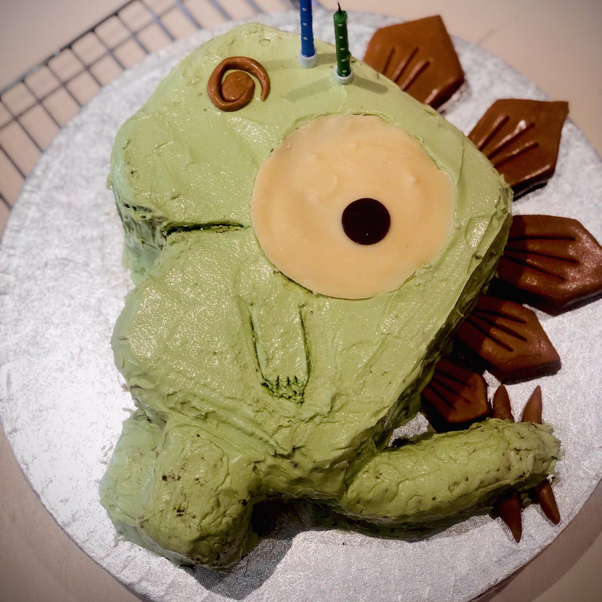 henry_the_brave's tweet photo. #DrawWithRob or should it be #BakeWithRob?
.
Ollie’s Gregosaurus inspired birthday cake
.
#birthday #cake #birthdayboy #gregosaurus https://t.co/alapZrR15Z