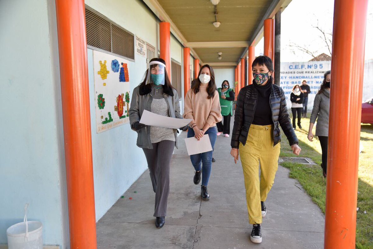 mayrasmendoza's tweet photo. Recorrimos algunos de los establecimientos donde desarrollamos obras para mejorar su infraestructura.

En esta primera etapa son 70 obras, siempre con el propósito de que nuestra comunidad educativa pueda trabajar y educarse en condiciones dignas.

#MásUnidosQueNuncaale https://t.co/Bgl4vg4srd