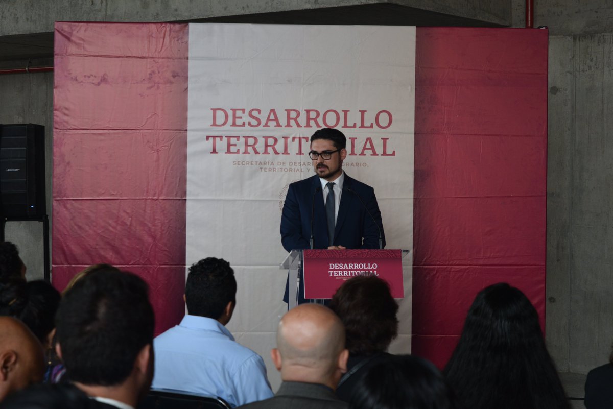 SSedatu's tweet photo. Felicitaciones por su onomástico al Secretario de la SEDATU, Mtro. Román Meyer Falcón, nuestro reconocimiento por su liderazgo, visión, e incansable trabajo como Administrador Público para lograr transformar al Sector Agrario de México. 
¡Muchas felicidades! @MeyerFalcon https://t.co/rMxgRIFllR