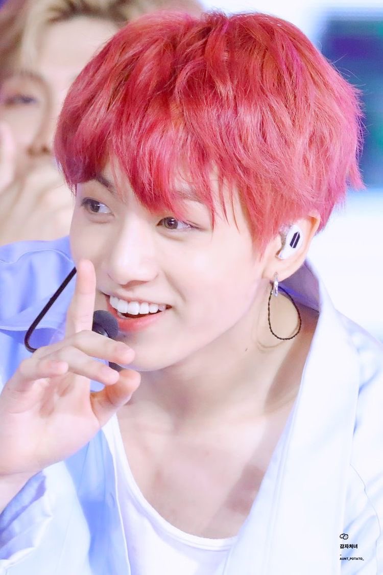 a thread of jungkook but he grows up as you scroll <3