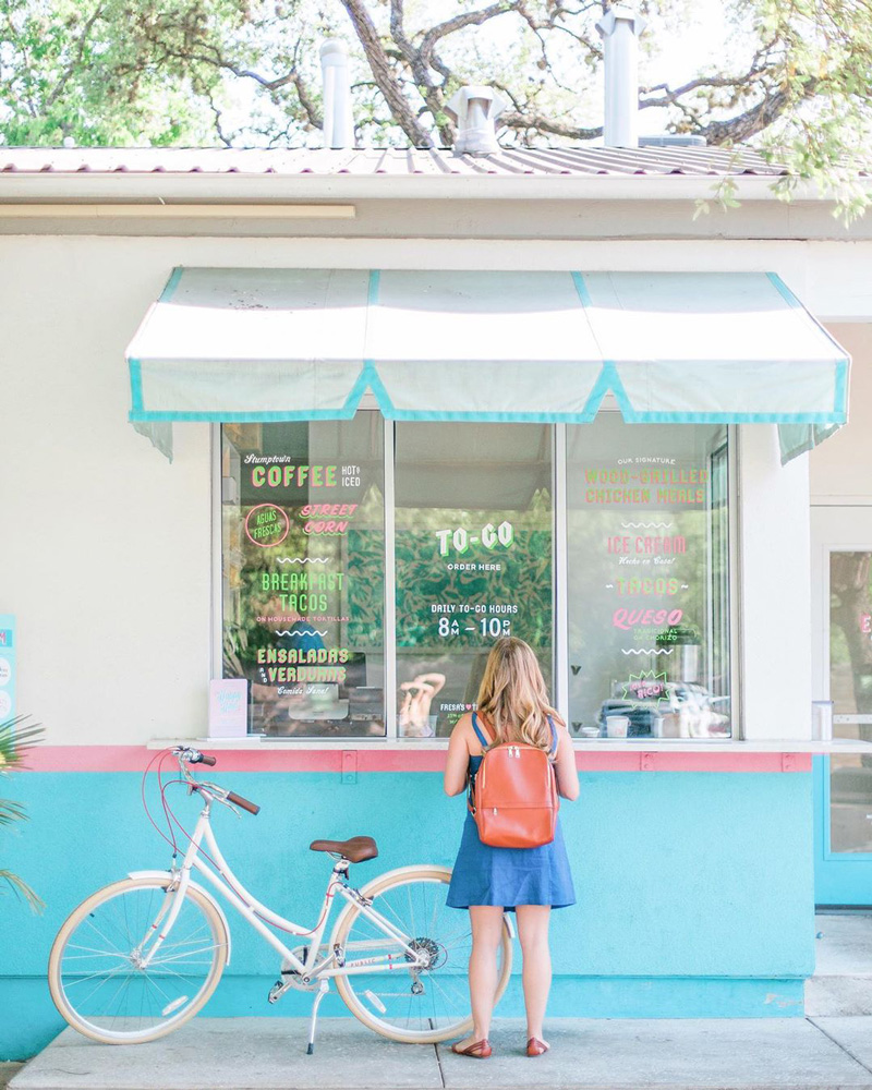 Morning rituals: coffee, bike, then the rest.⁠ ☕🚲
.⁠
.⁠
📷: <a href="/natalieparamore/">Natalie Paramore</a> #publicbikes #regram #exploreyourcity